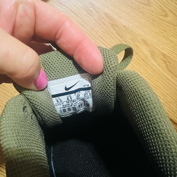 Nike Air Max 90 Essentials - Picture 4 of 8